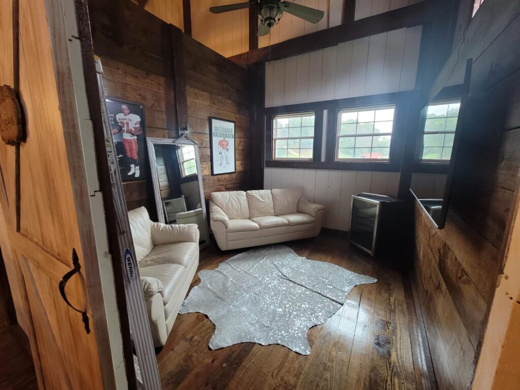 Venue Enchanted Valley Farm in Siloam Springs, AR